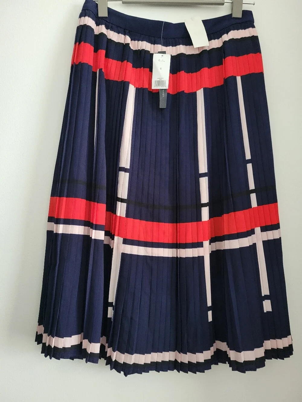 Banana Republic Women's Mid Skirt - Size 6 - Pleated Flare Red White Blue Stripe